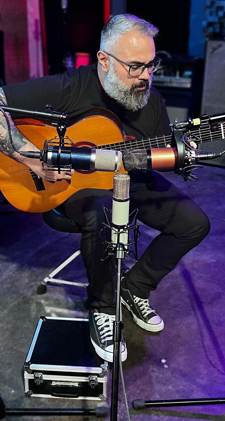 bigmics-javier-750x1400.jpg